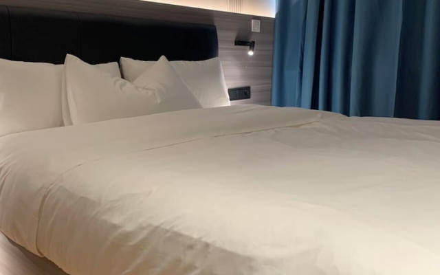 Mooncity Hotel & Boardinghouse