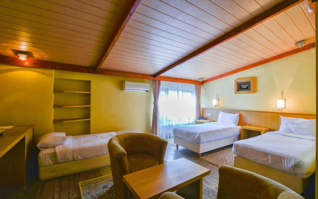Hotel Lirak
