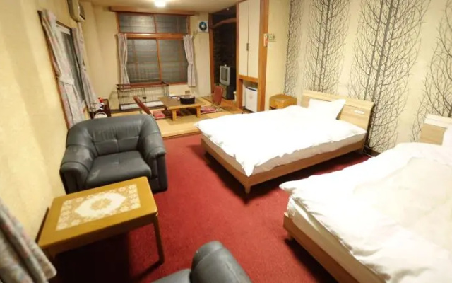 Showa Retro Spa Hotel Takasago Onsen – Guest Rooms – Asahikawa