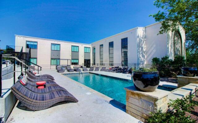 Bishop Arts Hotel by Qresorts.