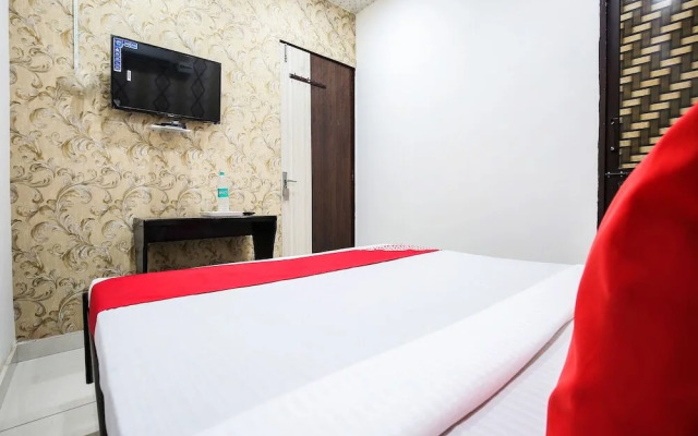 Royal Guest House by OYO Rooms