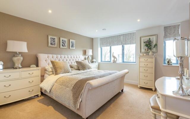 Luxury Townhouse Next to Bicester Village