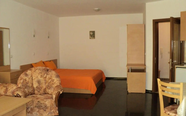 Meni Apartments and Guest Rooms