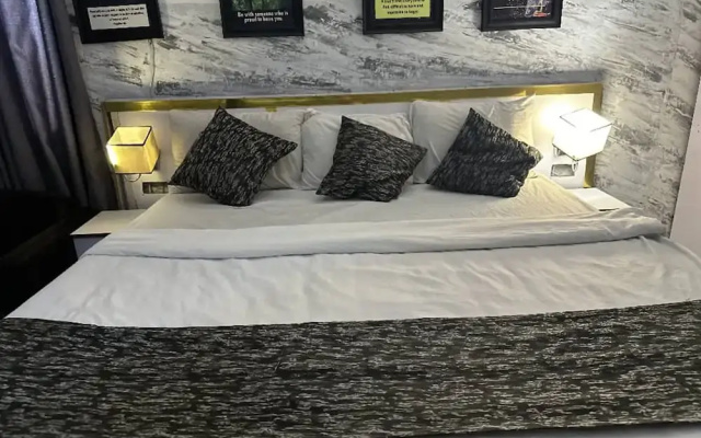 The Autograph Basics Hotel
