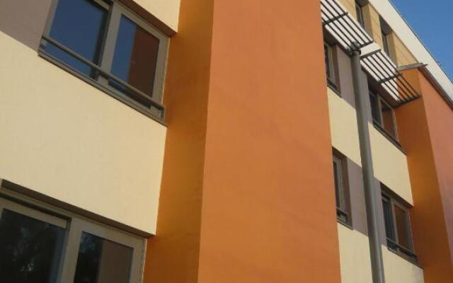 Villa Bellagio Villejuif by Popinns