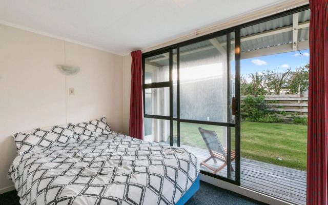 Waihi Charm - Waihi Beach Holiday Home