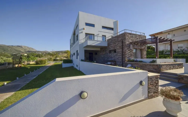 Villa Sfedami With Private Pool and Children Safet