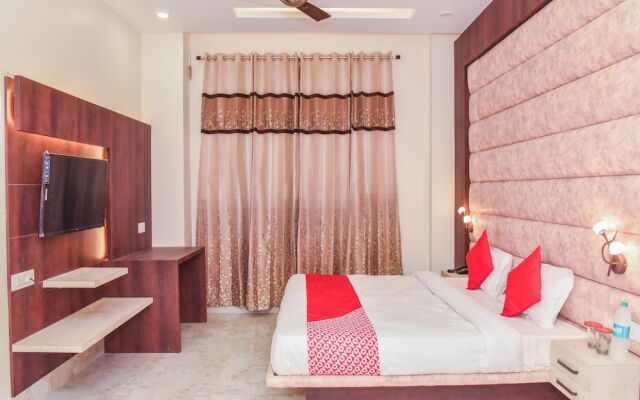 Hotel Crown Inn By OYO