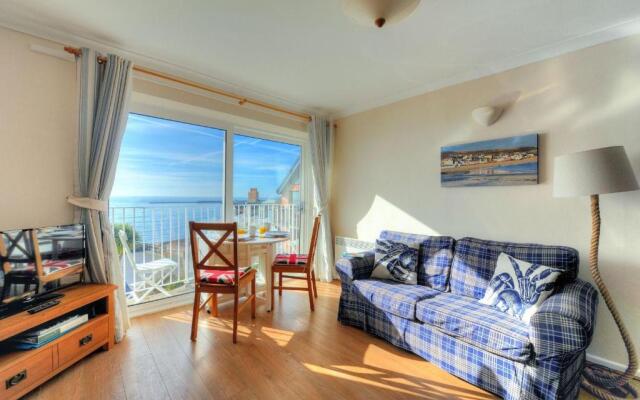 6 Bay View Court