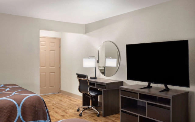 Super 8 by Wyndham Fallon