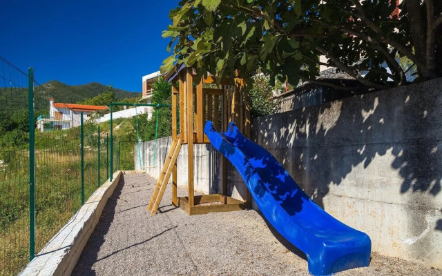 Stunning Home in Icici With Sauna, Wifi and 4 Bedrooms