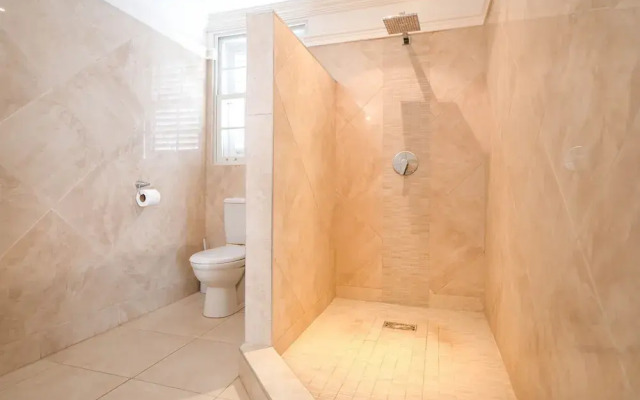 Large Townhouse with Plunge Pool, 3 mins from Beach - Turtle View 2 by BSL Rentals