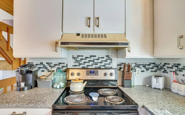 Walk to Beach: Arrowhead Lake Home