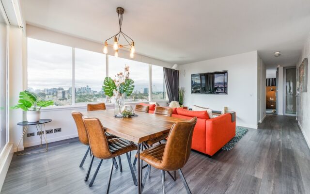 Exquisite 2 Bedroom Beach City Views
