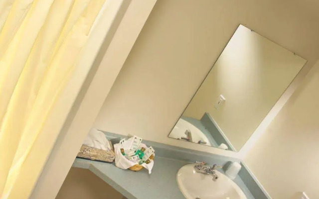 Residence & Conference Centre - Hamilton