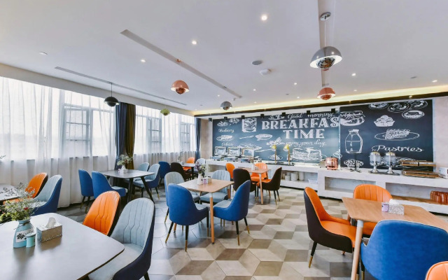 Huangzhicheng Hotel (Kunming Century City Dadu Motian Branch)