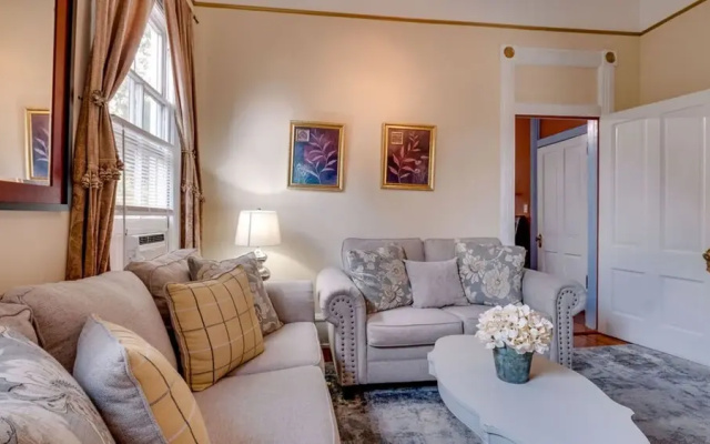 Forsyth Park 2 Bedroom Beauty