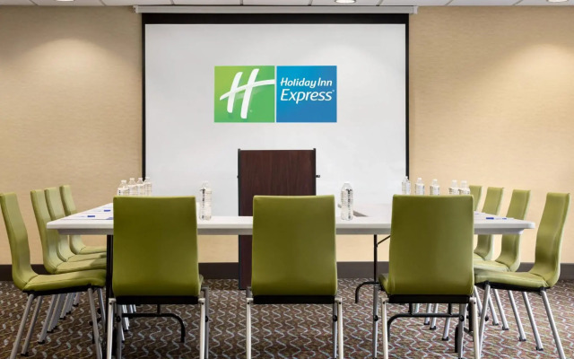 Holiday Inn Express & Suites Oxford by IHG