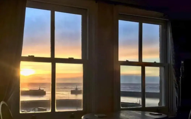 Ocean View Luxury top Floor Harbourside Apartment