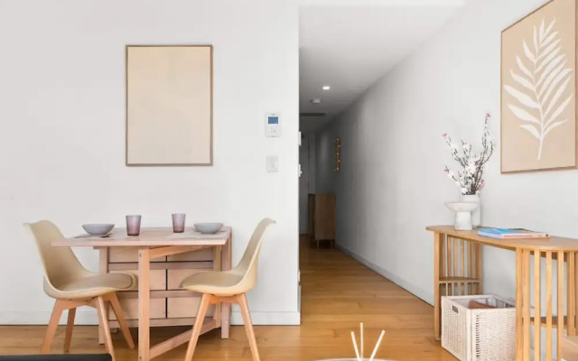 Central Peaceful 1 Bedroom With Balcony Aircon