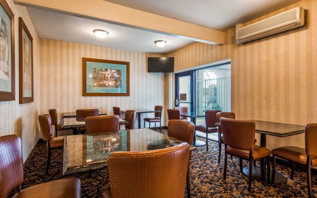 Casablanca Inn