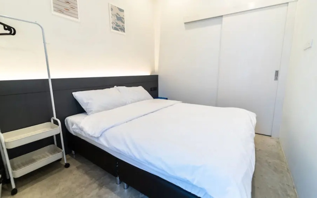 PIER 808 Hostel
