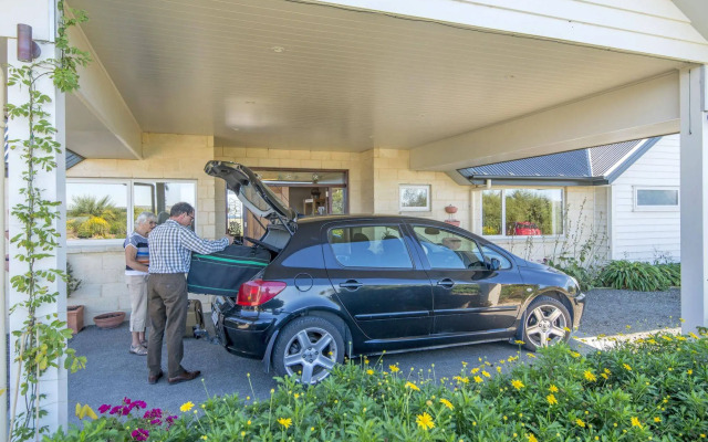 Ribbonwood Country House