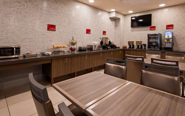 Best Western Plus New Cumberland Inn & Suites