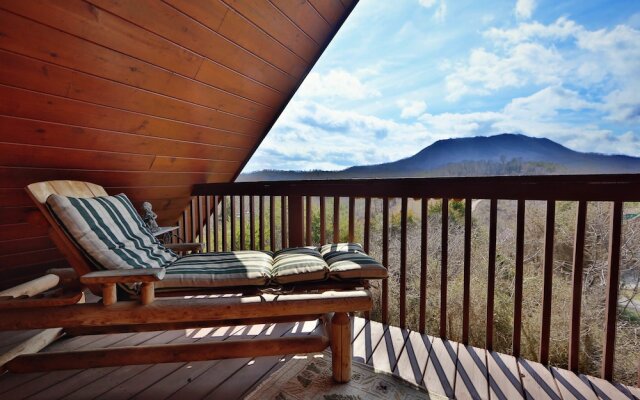 Fireside Memories 2 Br cabin by RedAwning