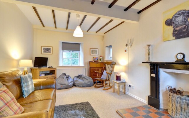 Restful Holiday Home in Glandwr near River