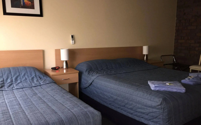 Benjamin Singleton Motel