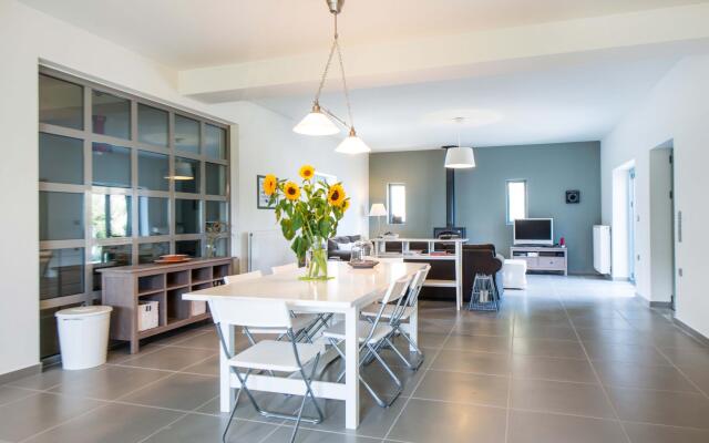 VILLA SERENIS | mountain & sea @ 1,5hr from Athens