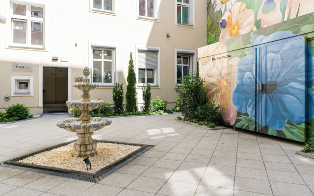 Secret Garden Apartment by Renters