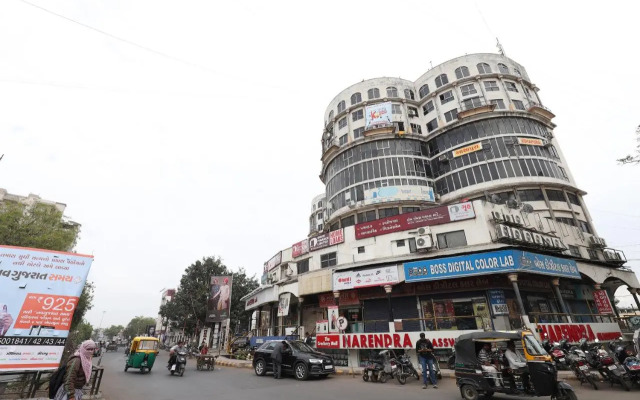 Hotel Nova Cross Road