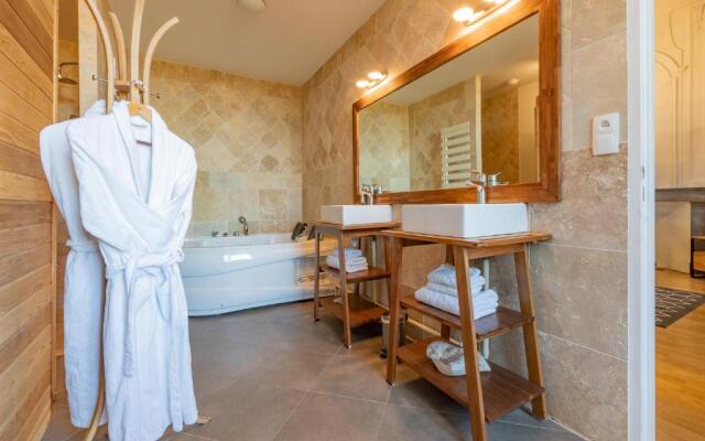 Le Castel Pierre - Maison privée 4 étoiles - 18 personnes