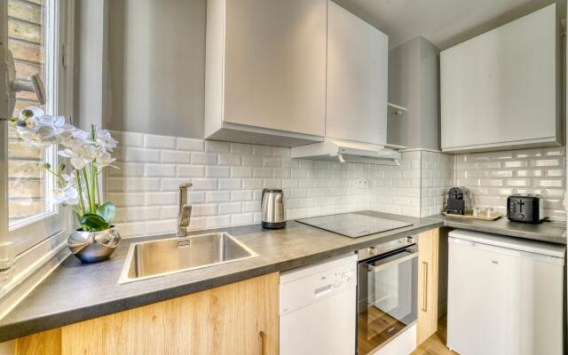 Magnifique appartement - Avenue Matignon  - B 1628