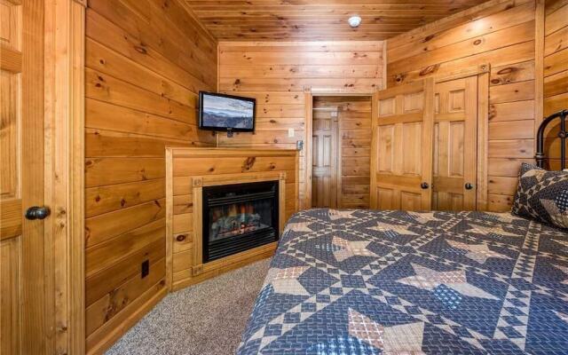 Gatlinburg Majesty 4 Bedroom Home with Hot Tub