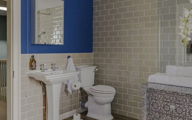 Impeccable 4-bed Apartment in Bath