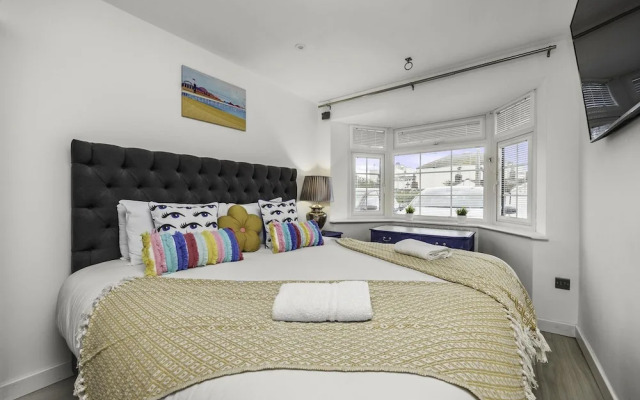 Sunset Townhouse With Free Parking
