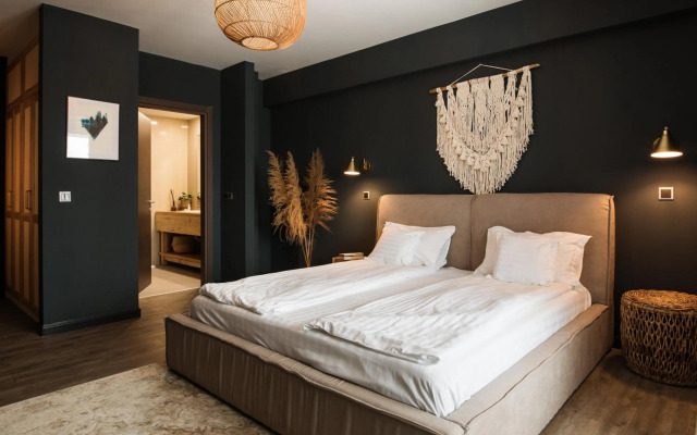 Silver Pine Apartment