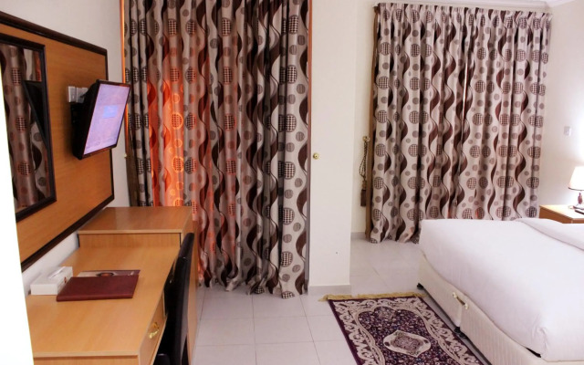 Montreal Naif Hotel