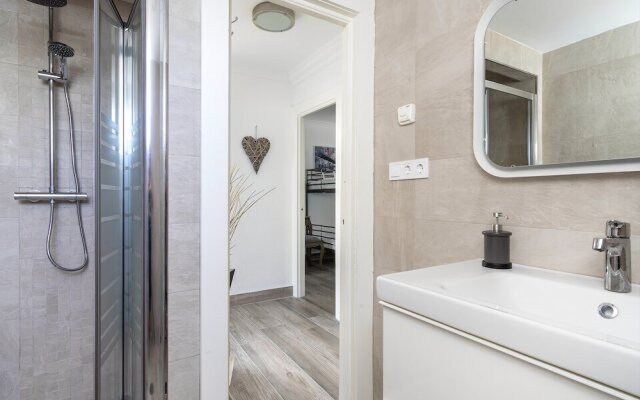 Stunning 2BR Apartment near the Beach Ref 54