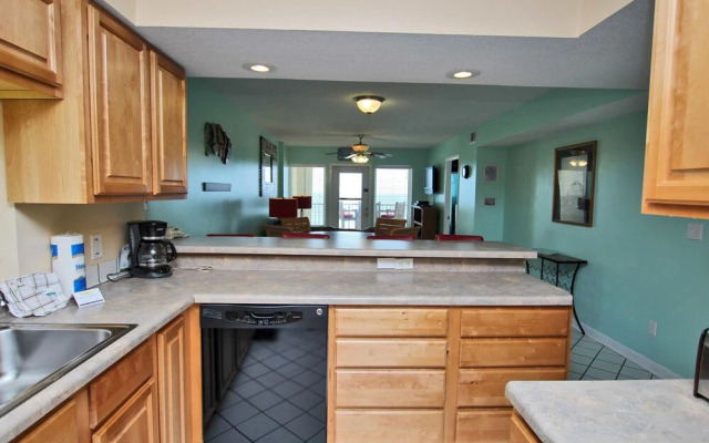 Boardwalk 586 by Youngs Suncoast