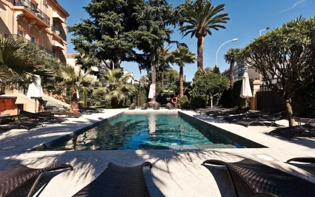 Terrace Apartment in Cannes