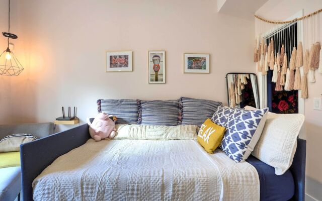 Cozy Philadelphia Studio, Near Center City!