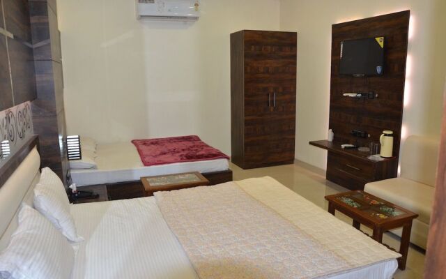 Anjali Mahal Hotel