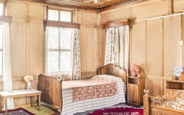 GuestHouser 1 BR Houseboat 1fda