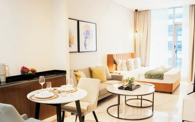 Luxury Studio Rooftop Pool & Gym Access