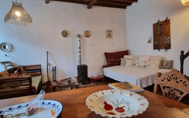 "skopelos- Iris - Your Traditional Home"