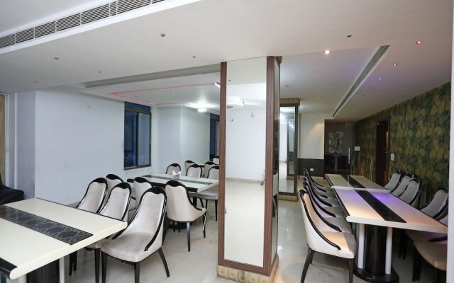 Skylark Hotel by OYO Rooms